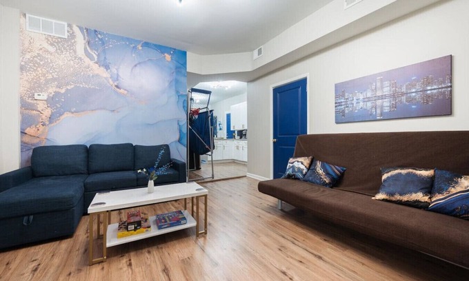 Brighton Park Apartment | W Pershing · Large Chicago Apt 3 Bed | 12 Min Downtown | Arcade