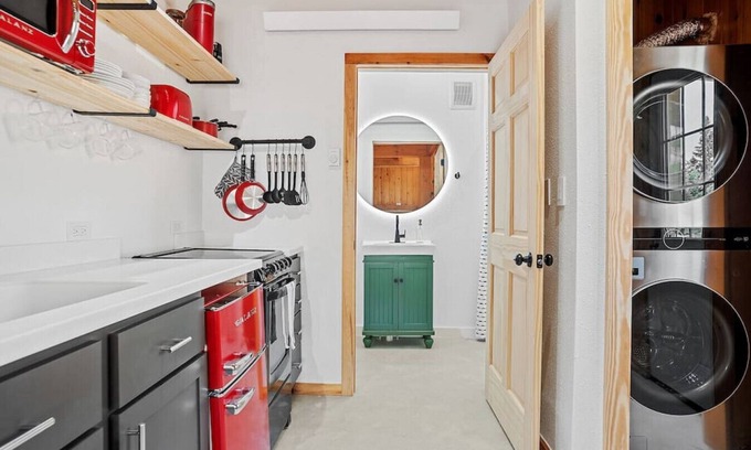 Rapid City House | W St. Louis · Guest Suite-Hot Tub-Close to Town