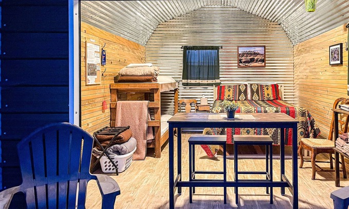 Monticello Cabin | W-W: Primrose Cabin, Glamour Camping in Tiny Home Glamping Villa