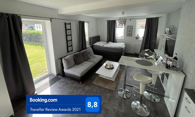 Bueckeburg Apartment | W1 - Kontaktloser 24h CHECK IN, W-LAN, Netflix, Parkplatz, Küche, Boxspring-Bett