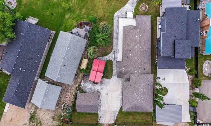 Parkland County House | Wabamun Lakefront Getaway with additional Family Suite & Bunk House for the Kids