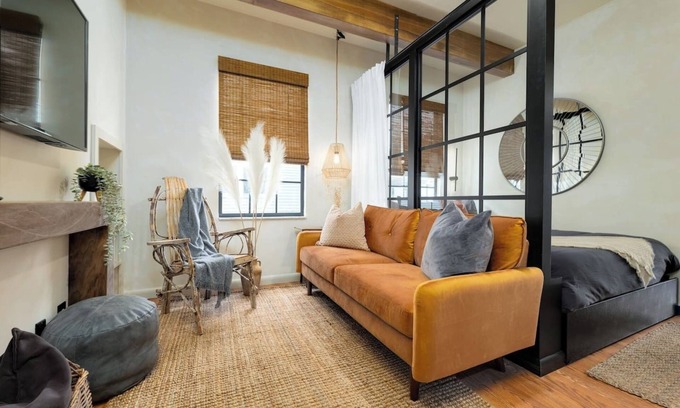 Riverside Apartment | Wabi-Sabi Inspired Studio w Bikes, Walk to River