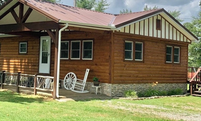 Pulaski House | Wagon Wheel Retreat, Pulaski, TN 3 Bedroom home in the Country. 20% off/weekly