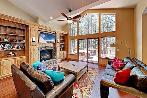 Montgomery Estates House | Wagon Wood Retreat