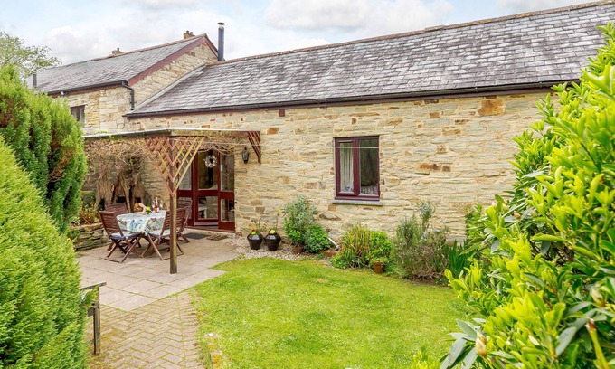 Lower Trengale Cottage | WAGTAIL COTTAGE, family friendly, with open fire in East Taphouse