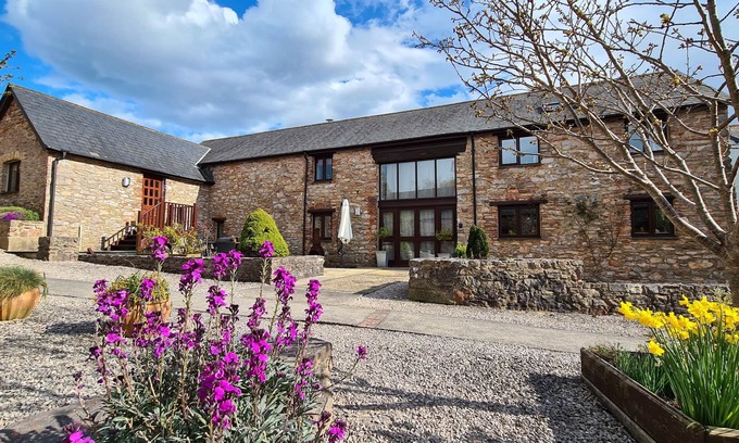 Liverton House | Wagtail is set in South Devon with shared indoor pool & games room