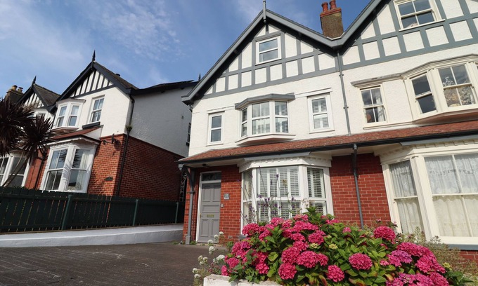 Sandsend Cottage | WAGTAILS, pet friendly, country holiday cottage in Sandsend