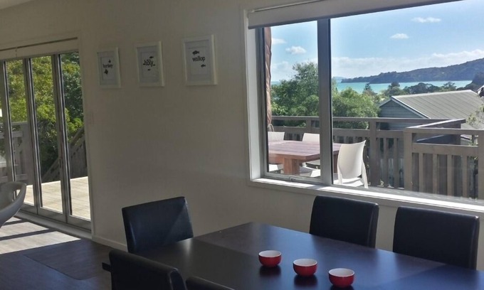Surfdale House | Waiheke Holiday Haven