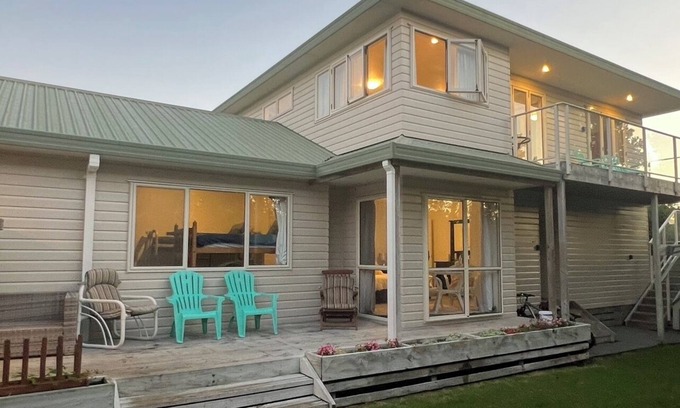 Bowentown House | #Waihi Beach Hive❤️300m to Beach❤️Huge Family Bach 🐶Pet Friendly