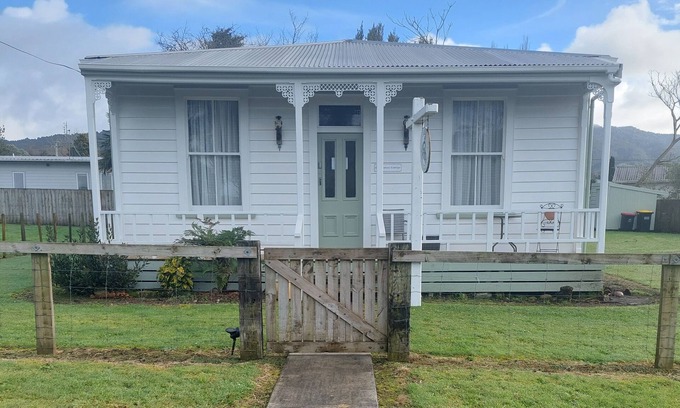 Waihi Cottage | Waihi Cottage Entertainment