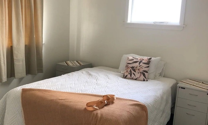 Hamilton House | Waikato Hospital area Entire House Three bedroom