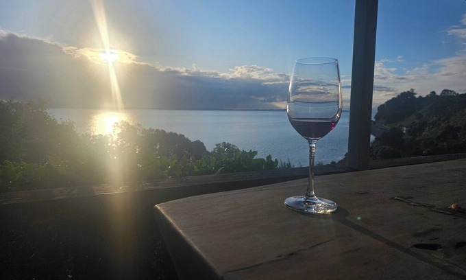 Kereta House | Waikawau Retreat. Private home, overlooking the sea, covered deck to entertain.