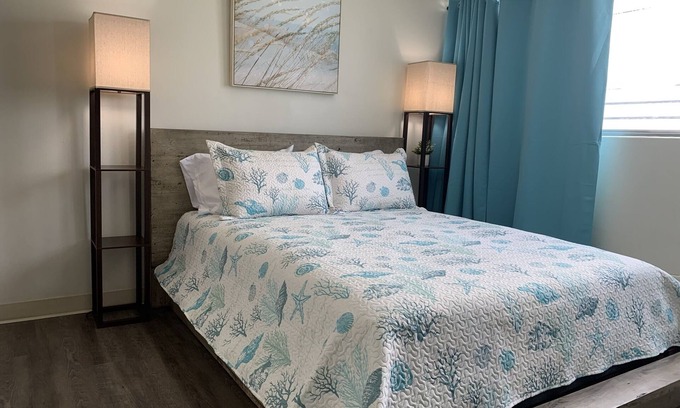 McCully - Moiliili Apartment | Waikiki Apartment sleeps 5 parking included