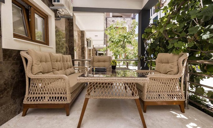 Tomicici House | Waikiki Apartments