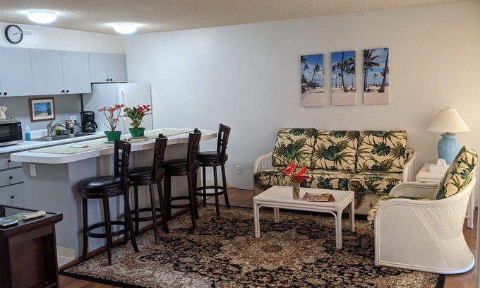 Waikiki Hotel | Waikiki Banyan - Diamond Head/Ocean View, Walk to Beach. Under new mgmt.