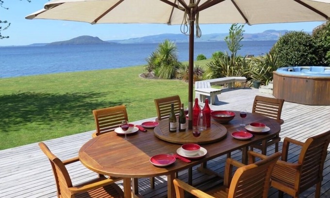 Ngongotaha House | Waikuta Lakeside Retreat on Lake Rotorua