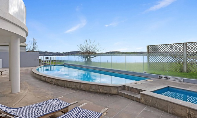 Taupo Apartment | Waimahana - Luxury By The Lake. Stylish & cosy apartment