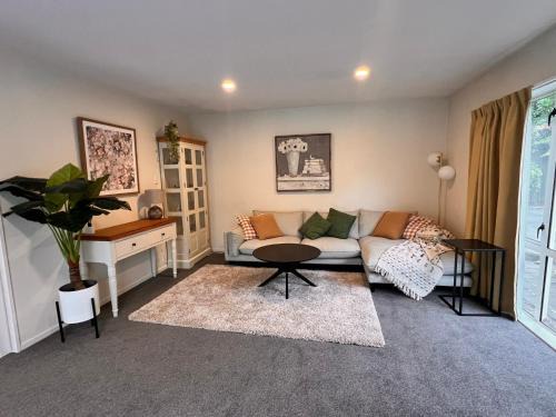 Burnside House | Waimairi Road - Christchurch Holiday Homes