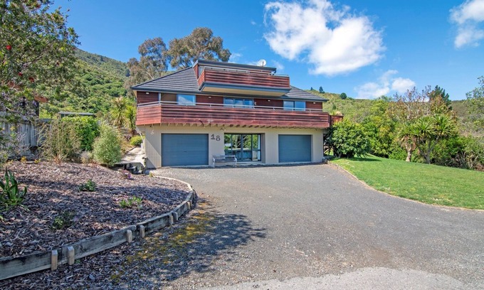 Waikawa Bay House | Waimarama Hideaway - Waikawa Holiday Home