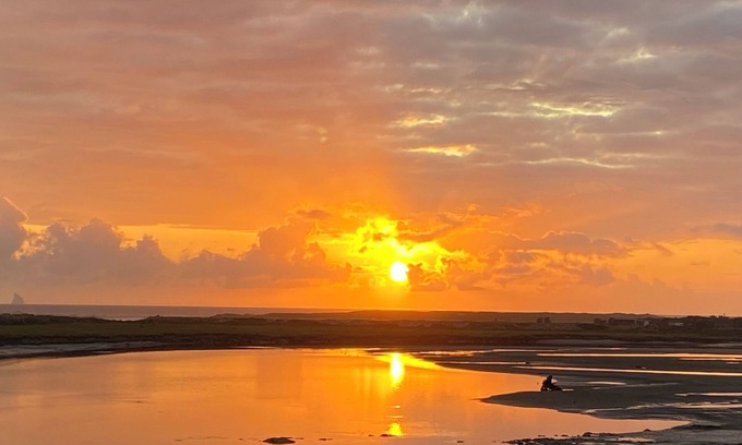 Waipu House | Waipu RiverView Retreat for the beach, cafes, golf, surf, hikes, steps to water