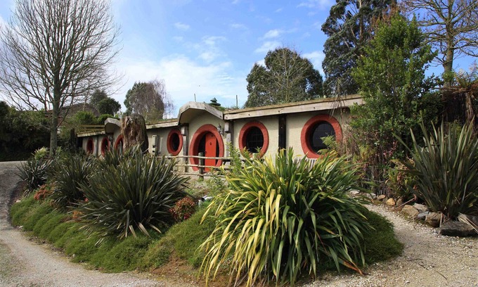 Waitomo Caves House | Waitomo Woodlyn Park Hobbit Guest House