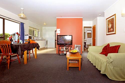 Waiuku Hotel | Waiuku Lodge Motel