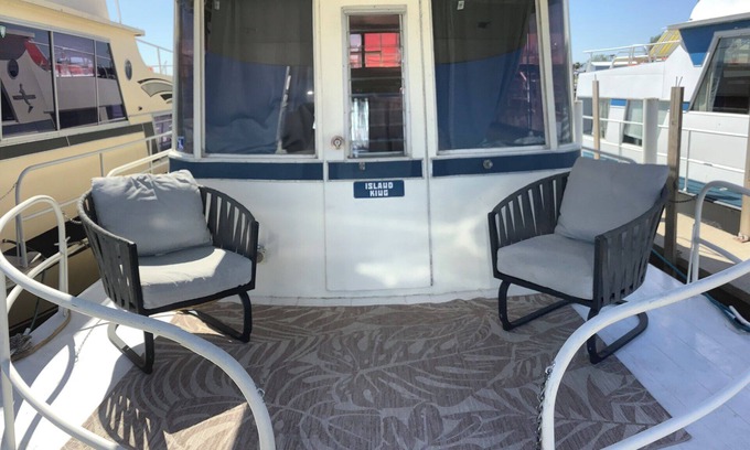 Port Clinton Boat Rental | Wake up ON the lake aboard Island King