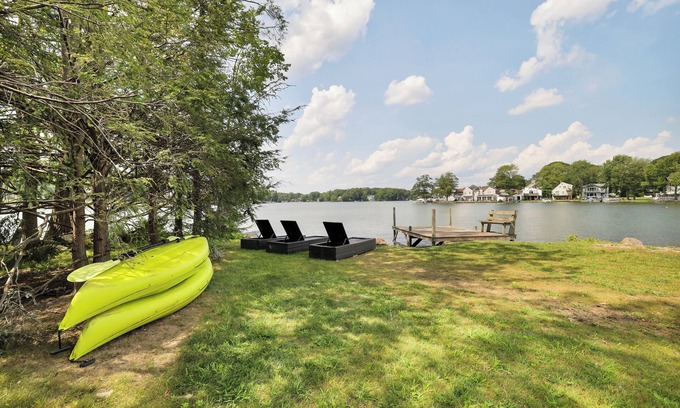 Wolcott House | Wake Up on the Water, Ski by NoonWake Up on the Water, Ski by Noon