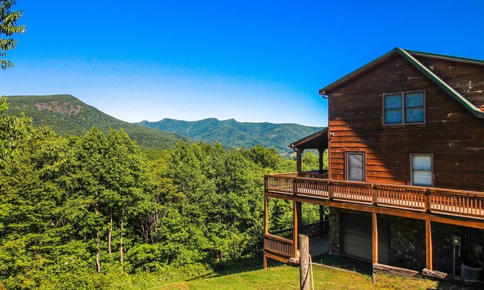 Buck Mountain Cabin | Wake Up to Mtn Views, End the Day in the Hot Tub @ Rest Assured