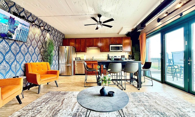 Sandusky Condo | Wake Up To Water Views In This Lakefront Gem By Cedar Point Kalahari Sports Force