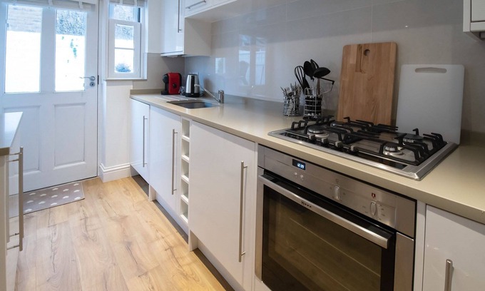 Worthing House | Wakeford Cottage