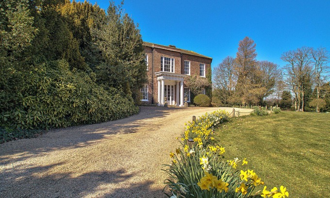 Alkborough Cottage | Walcot Hall by Group Retreats - sleeps 25 guests in 8 bedrooms