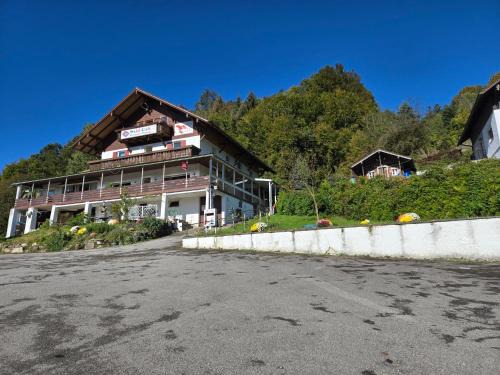 Simbach am Inn House | Wald Cafe