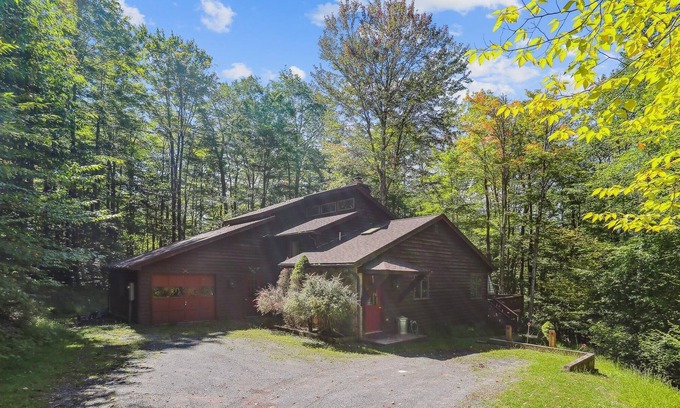 Old Timberline House | Wald Haus*: 3 BR, 2.5 BA House in Canaan Valley, Sleeps 8