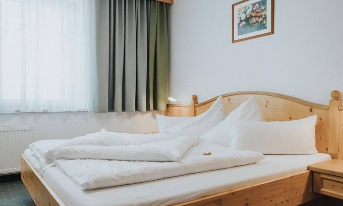 Sankt Veit im Pongau Apartment | Waldblick double room, shower or bath, WC - Empl, country and apartment house