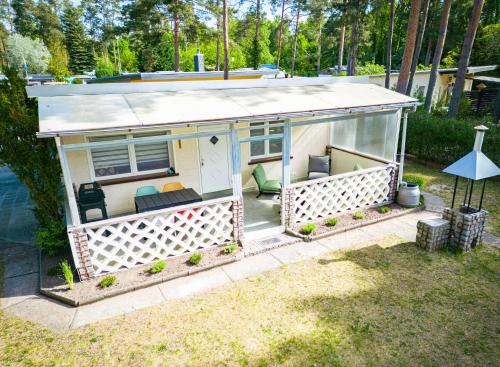 Gommern House | Waldbungalow mit WLAN und Terrasse in Seenähe-Hund willkommen