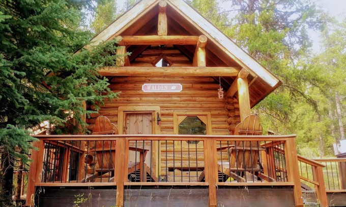 Silver Gate Cabin | Walden Cabin Yellowstone
