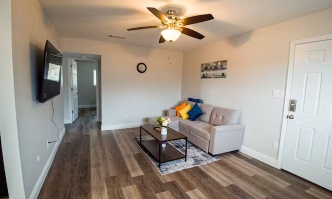 Biloxi Apartment | 💥👣WALK 2 BEACH🏖️ SLEEPS 6 & NEARBY GO KART🏎