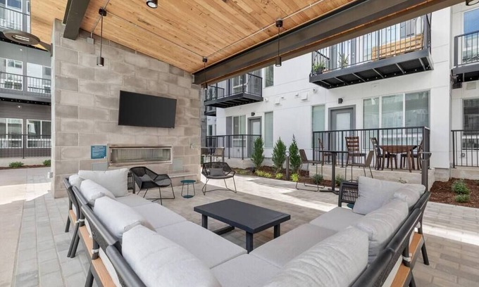 Jewell Heights - Hoffman Heights Apartment | Walk 2 Work to Children's Hospital UC Health Anschutz