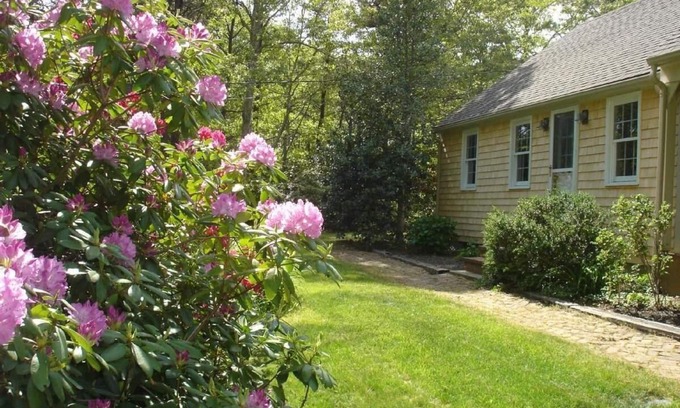 North Eastham Cottage | Walk down quiet country lane to private Bay Beach.