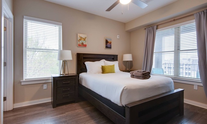North Capitol Condo | ~Walk Downtown~ 2 Bed*2 Bath Condo #303