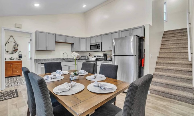 Ann Arbor House | Walk Downtown | Parkside | City View | Beautifully Remodeled