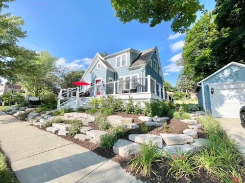 St. Charles House | Walk Downtown & River Stylish Cozy Stay w Huge Porch