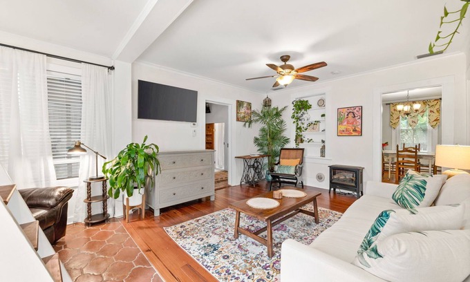 St. Augustine Cottage | Walk Everywhere! Upgraded Historic Cottage - circa 1883