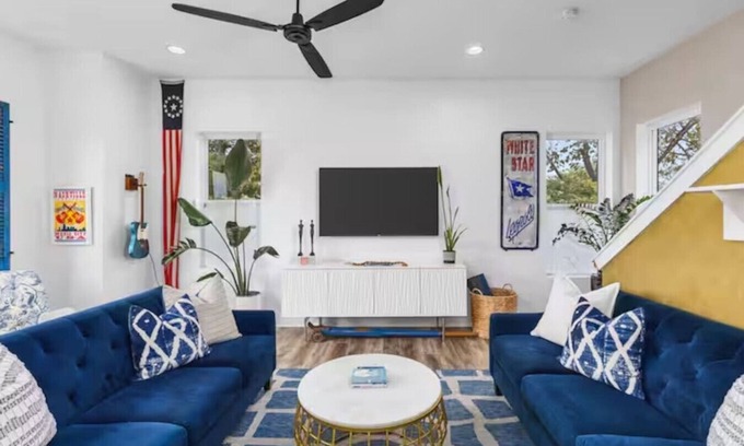 Hurwood Heights House | Walk Geodis Stadium & Restaurants - Rooftop, EV Garage