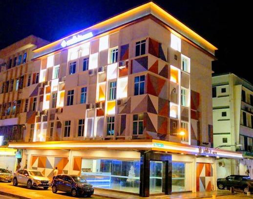 Kampung Air Hotel | Walk In Hotel