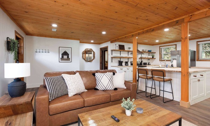 Pittman Center Cabin | Walk Into The National Park/View