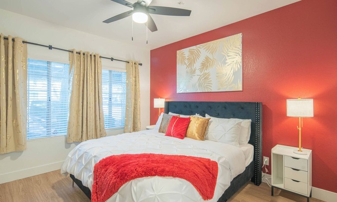 North Scottsdale Condo | Walk to 2 Pools, BB Courts, Shopping & Parking