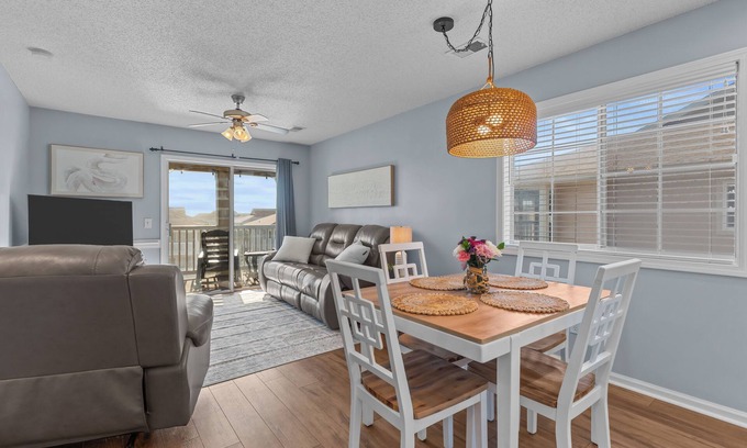 Cherry Grove Beach Condo | Walk to Beach + Pool -Family-Friendly- Sleeps 6