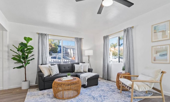 Pacific Beach Apartment | Walk to Beach 2BR with High Speed WiFi